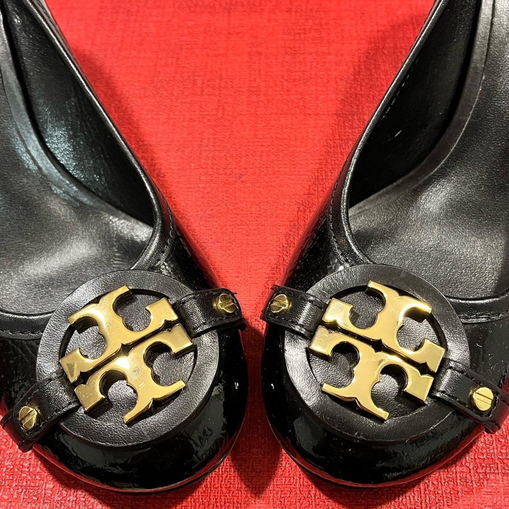 TORY BURCH PRE-LOVED AUTHENTIC SIGNATURE DOUBLE ‘T’ GOLD GENUINE LEATHER SHOES - Picture 5 of 17